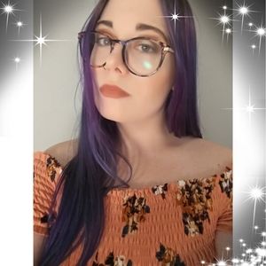 Meet your Posher, Holly